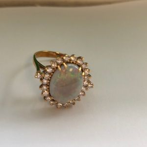 Opal ring with diamonds 14k 2ct